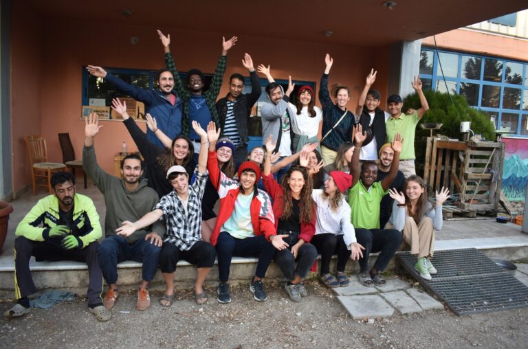 Réalisatrice de documentaires engagés à Lyon. Films pour associations, ONG et projets à impact social ou écologique.